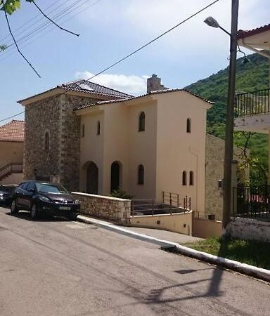 Villa Ria كالافريتا المظهر الخارجي الصورة
