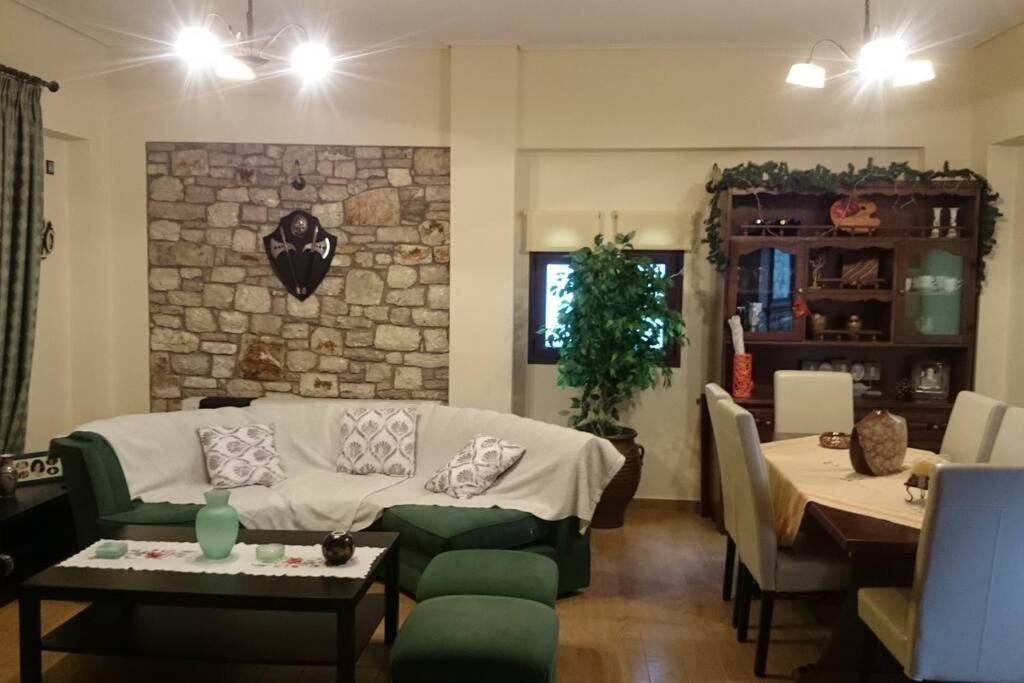 Villa Ria كالافريتا المظهر الخارجي الصورة